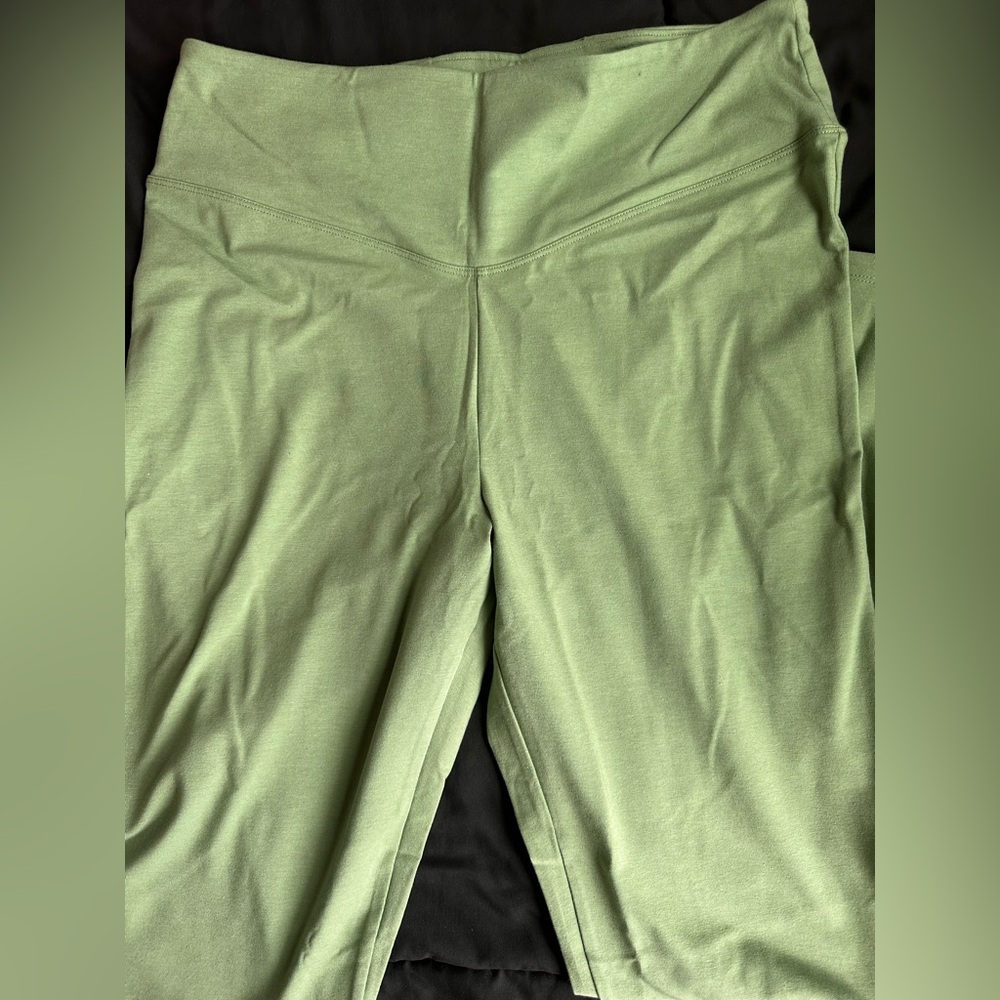 PINK Victoria's Secret Green Form-Fitting Leggings